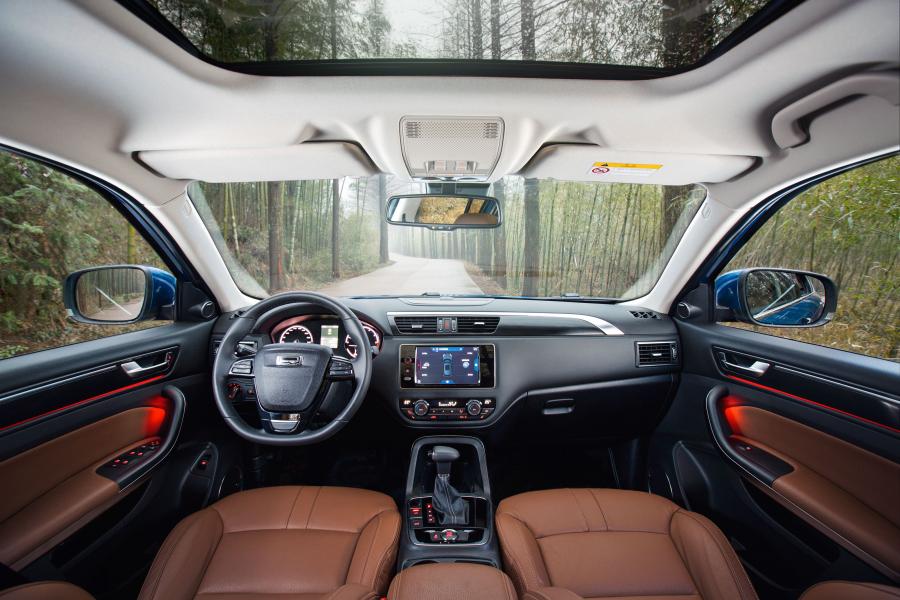 Торпедо Qoros 5 2016 года  (фото 8 из 21)
